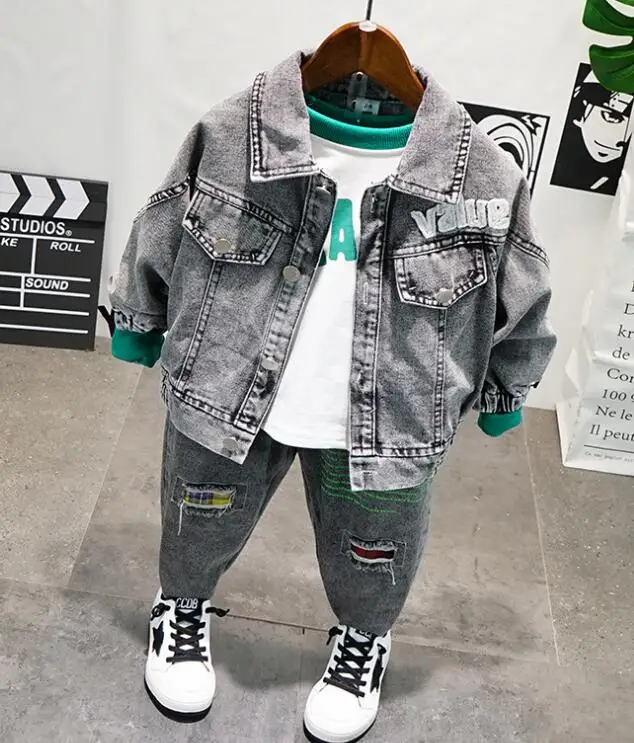Spring&Autumn Baby Boy Suit boys Denim jacket, dinosaur Sweater and jeans 3Pcs Formal Kids Clothes Set Children Clothing Suit
Spring&Autumn Baby Boy Suit boys Denim jacket, dinosaur Sweater and jeans 3Pcs Formal Kids Clothes Set Children Clothing Suit