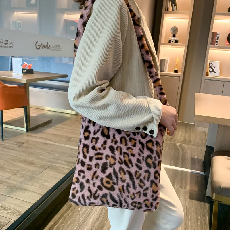 HOT Leopard Plush Shoulder Bags For Women's Autumn And Winter Fashion Ladies Vintage Handbags Women Large Capacity Messenger Bag
HOT Leopard Plush Shoulder Bags For Women's Autumn And Winter Fashion Ladies Vintage Handbags Women Large Capacity Messenger Bag