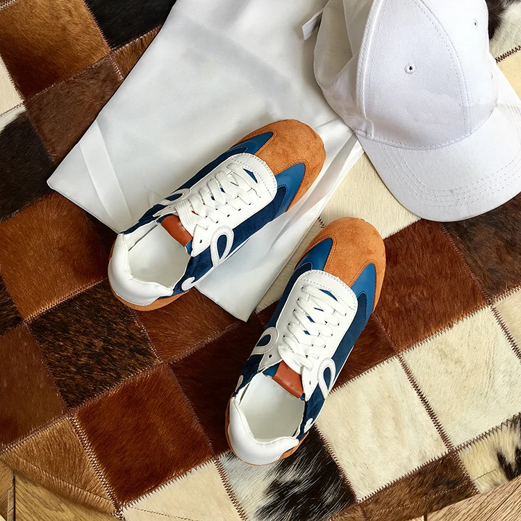 Retro shoes chamois leather suede suede. Lady walking shoes girl mixed color
Retro shoes chamois leather suede suede. Lady walking shoes girl mixed color