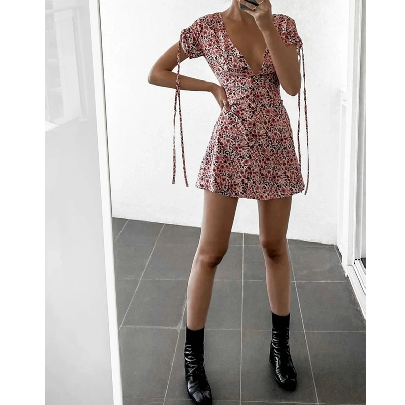 Summer Y2K Vintage Floral Printed Dress Button Deep V-Neck Drawstring Short Sleeves A-line Sundresses Women Vacation Streetwear 
Summer Y2K Vintage Floral Printed Dress Button Deep V-Neck Drawstring Short Sleeves A-line Sundresses Women Vacation Streetwear