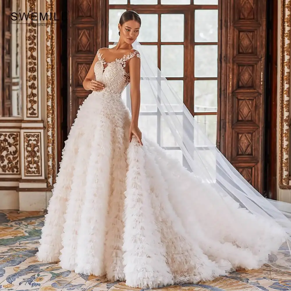SWEMILE Lace Wedding Dress Luxury Appliques Bride Ball Gowns Backless Bride Robe vestidos de novia Свадебное платье
SWEMILE Lace Wedding Dress Luxury Appliques Bride Ball Gowns Backless Bride Robe vestidos de novia Свадебное платье