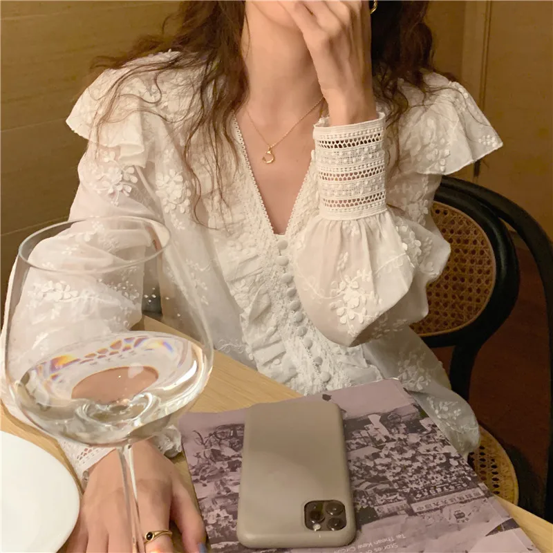 Женская кружевная блузка с длинным рукавом, V-образным вырезом и оборками 
Женская кружевная блузка с длинным рукавом, V-образным вырезом и оборками