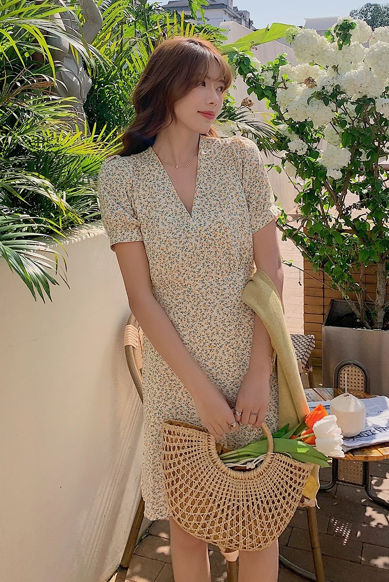 Green Floral Print V Neck Women Dress Fashion High Waist Short Puff Sleeve Summer Female Dresses 2021 Casual Short Vestidos
Green Floral Print V Neck Women Dress Fashion High Waist Short Puff Sleeve Summer Female Dresses 2021 Casual Short Vestidos