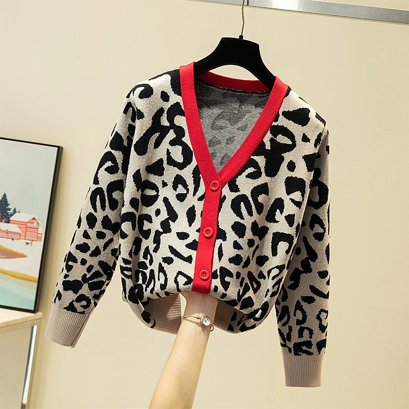 Fashion V-neck Single-Breasted Cardigan Women Long Sleeve 2021 Autumn Hot sale Leopard Print Knitted Top Short Sweater Woman
Fashion V-neck Single-Breasted Cardigan Women Long Sleeve 2021 Autumn Hot sale Leopard Print Knitted Top Short Sweater Woman