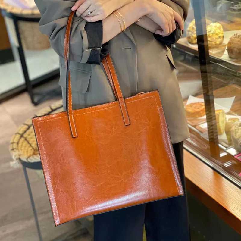 Leather tote bag women's 2021 autumn new Korean version simple oil wax cow leather women's handbag single shoulder bag
Leather tote bag women's 2021 autumn new Korean version simple oil wax cow leather women's handbag single shoulder bag