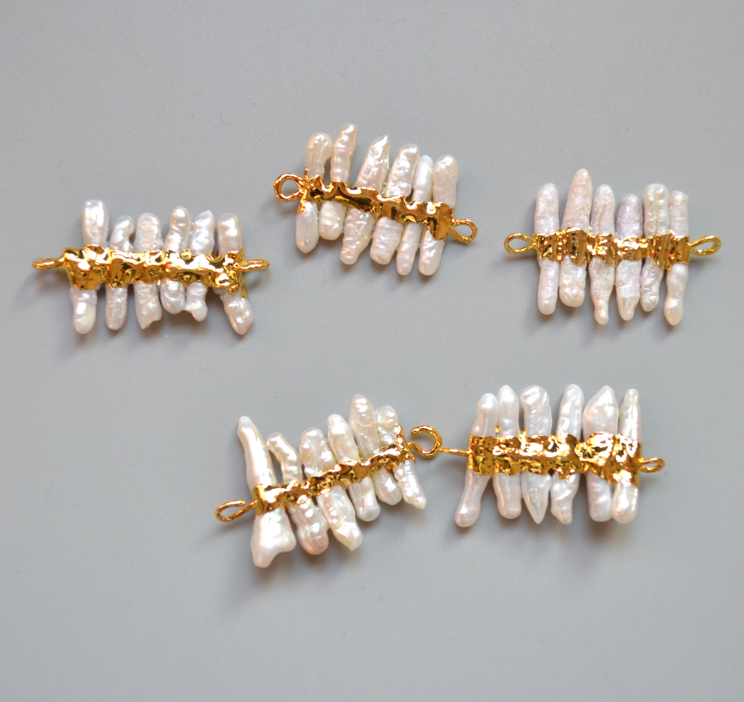 Nature Freshwater Pearl connector With Gold Electroplated for jewelry making, white Pearl Spacer Beads
Nature Freshwater Pearl connector With Gold Electroplated for jewelry making, white Pearl Spacer Beads