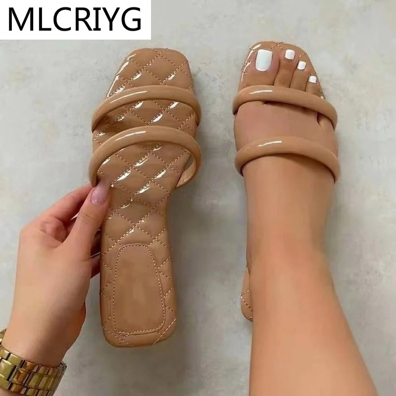 Summer Flat Slippers 2021 New Fashion Open Toe PU Leather Slippers Comfortable Outdoor Beach Sexy Women Sandals Plus Size 43
Summer Flat Slippers 2021 New Fashion Open Toe PU Leather Slippers Comfortable Outdoor Beach Sexy Women Sandals Plus Size 43