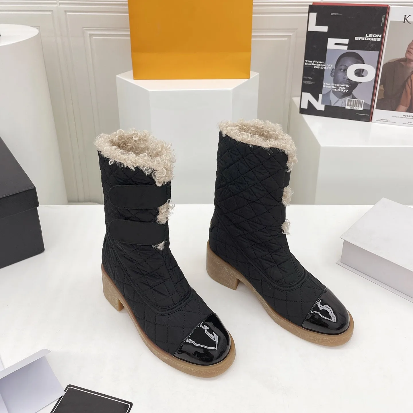 New Winter Women Shoes Down Cloth Snow Boots Patchwork Mid-Calf Fur-lined Boots Sewing Wool Chunky Heels Shoes Botas De Mujer
New Winter Women Shoes Down Cloth Snow Boots Patchwork Mid-Calf Fur-lined Boots Sewing Wool Chunky Heels Shoes Botas De Mujer