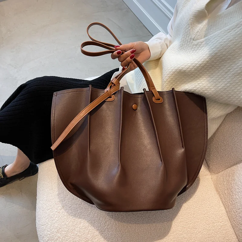 New fashion Korean version trendy minority bucket large capacity Tote one shoulder women's Bag
New fashion Korean version trendy minority bucket large capacity Tote one shoulder women's Bag