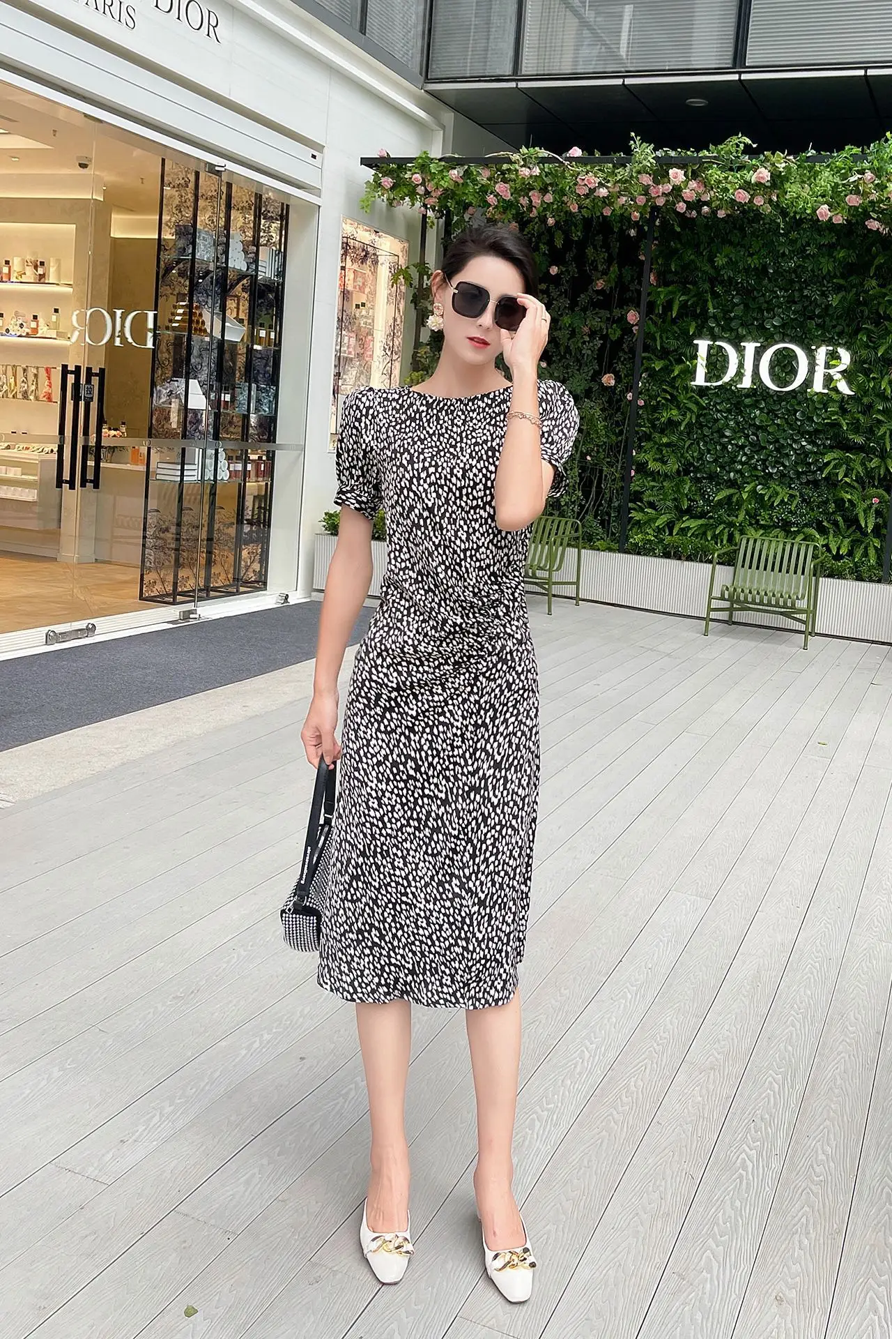 New design trend of bubble sleeve fashion women's wear 2021 summer new fashion adult temperament 1688
New design trend of bubble sleeve fashion women's wear 2021 summer new fashion adult temperament 1688