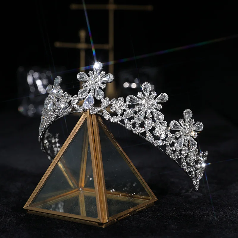 Zircon Crown Headgear Bridal Wedding Photography Headband Super Fairy Luxury Hairband Bridal Tiaras HQ0067
Zircon Crown Headgear Bridal Wedding Photography Headband Super Fairy Luxury Hairband Bridal Tiaras HQ0067