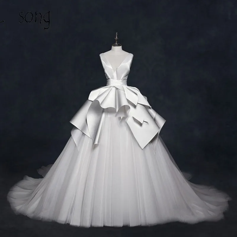 Photo Shot Wedding Bridal Dresses casamento gelinlik Puffy White Dubai Wedding Gowns robe de mariee 2020 vestido de noiva
Photo Shot Wedding Bridal Dresses casamento gelinlik Puffy White Dubai Wedding Gowns robe de mariee 2020 vestido de noiva