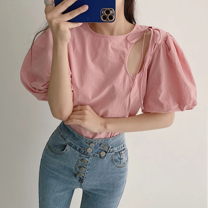 Женская ажурная блузка с коротким рукавом, Повседневная однотонная Свободная блузка с большим буффами и бантом, лето 2022
Женская ажурная блузка с коротким рукавом, Повседневная однотонная Свободная блузка с большим буффами и бантом, лето 2022