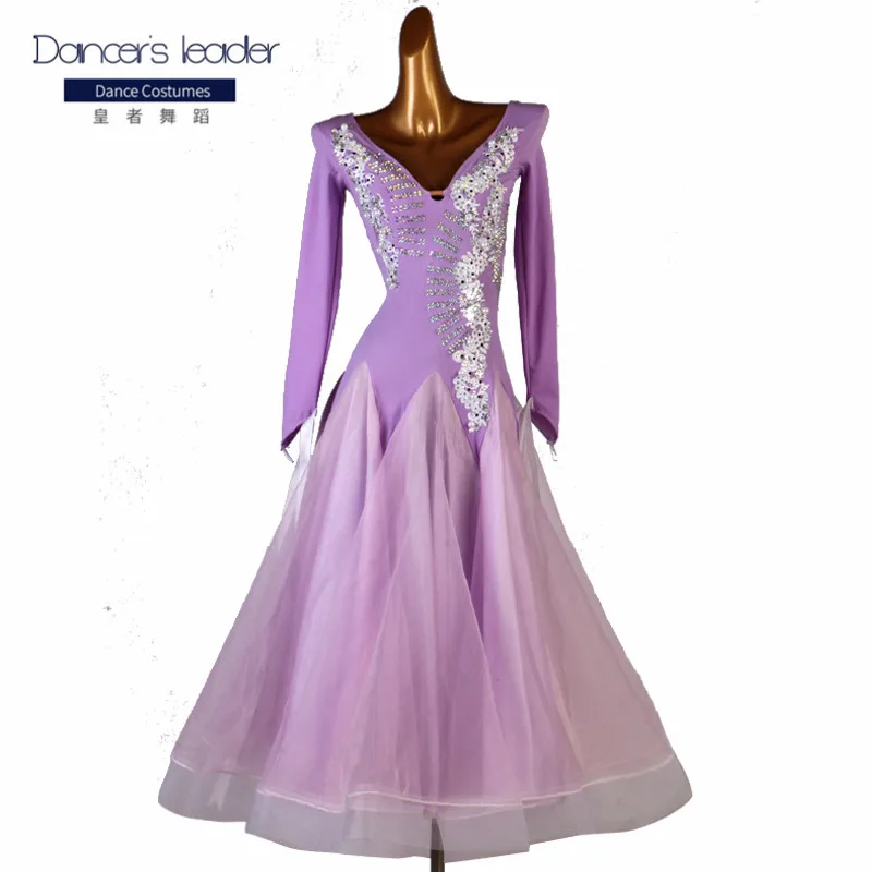 Modern dance high-end custom sexy halter diamond tango costume female adult professional ballroom dance costume
Modern dance high-end custom sexy halter diamond tango costume female adult professional ballroom dance costume