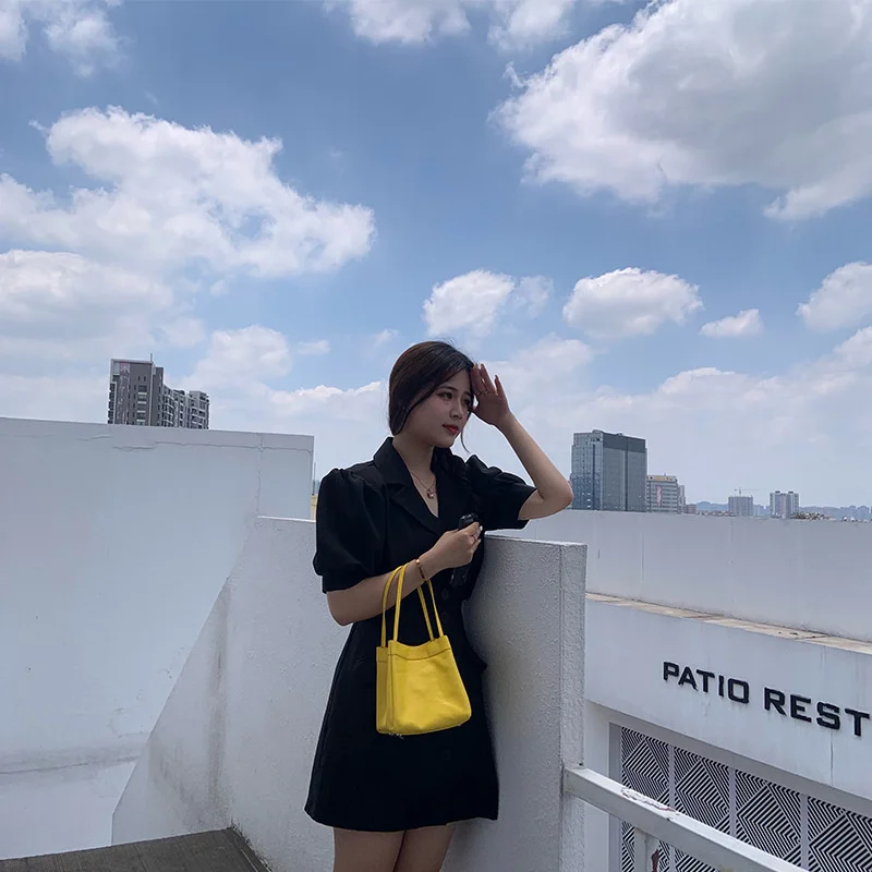 Bag female 2021 new Korean version leather small square bag head layer sheepskin bucket bag small simple armpit handbag
Bag female 2021 new Korean version leather small square bag head layer sheepskin bucket bag small simple armpit handbag