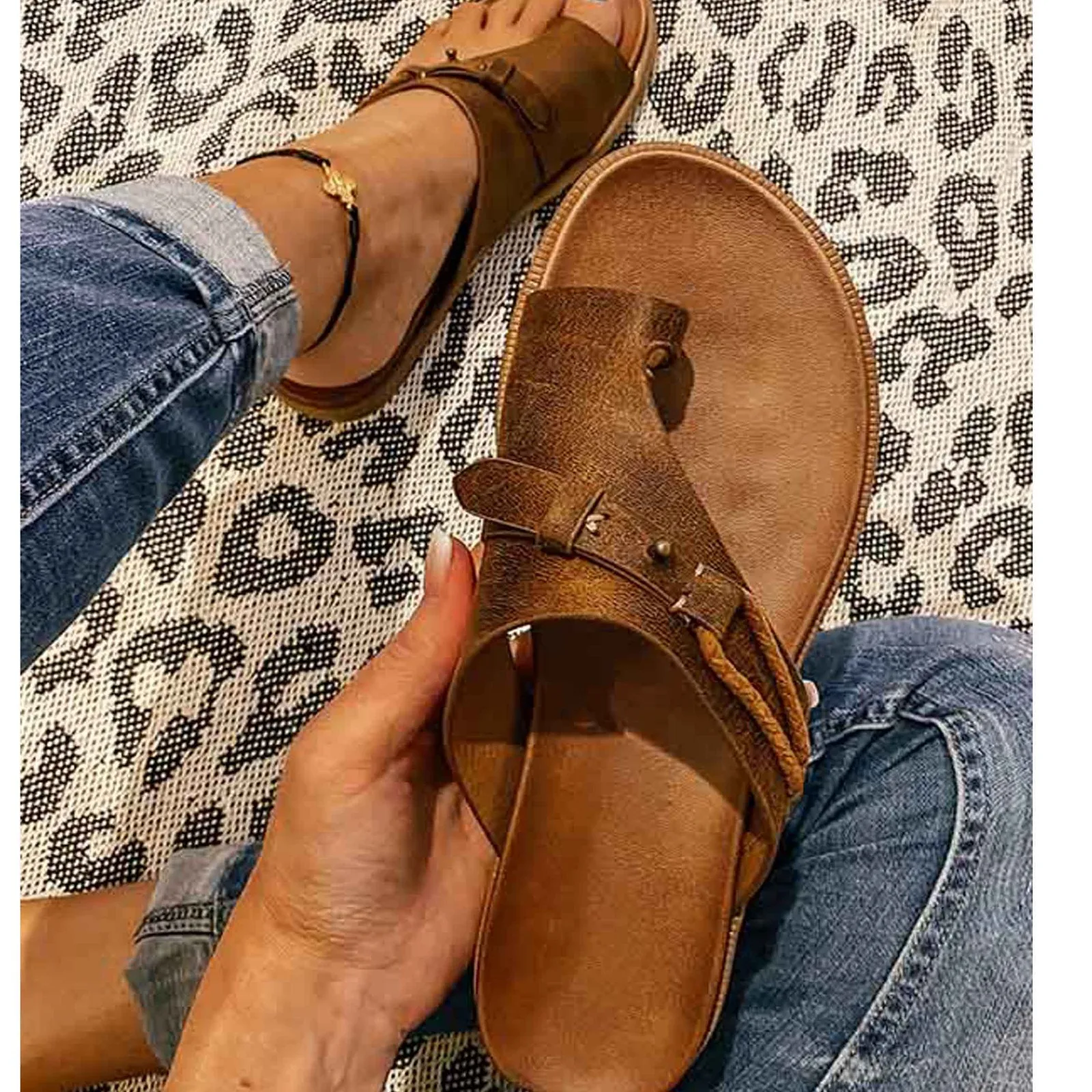 2021 Women Shoes Summer Roman Women's Sandals Light Ladies Casual Shoes Clip Toe Vintage Slip-On Sandalias Zapatillas Mujer 
2021 Women Shoes Summer Roman Women's Sandals Light Ladies Casual Shoes Clip Toe Vintage Slip-On Sandalias Zapatillas Mujer