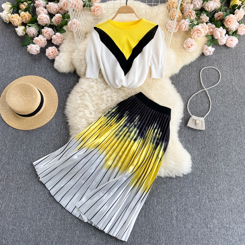 Two Piece Outfits 2021 Summer New Patchwork Knitted Blouse Top and Printed Pleated Skirt & Top Set Suit Short Sleeve Shirt Women
Two Piece Outfits 2021 Summer New Patchwork Knitted Blouse Top and Printed Pleated Skirt & Top Set Suit Short Sleeve Shirt Women