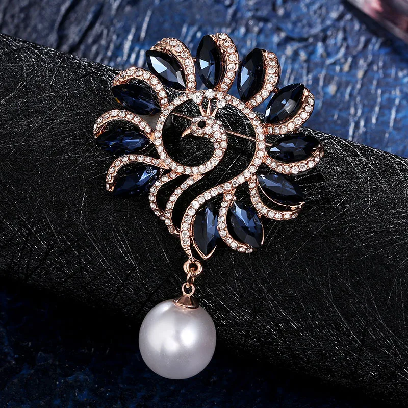 Peacock spreading crystal brooch Tanabata gift pearl pendant lovers animal brooch
Peacock spreading crystal brooch Tanabata gift pearl pendant lovers animal brooch