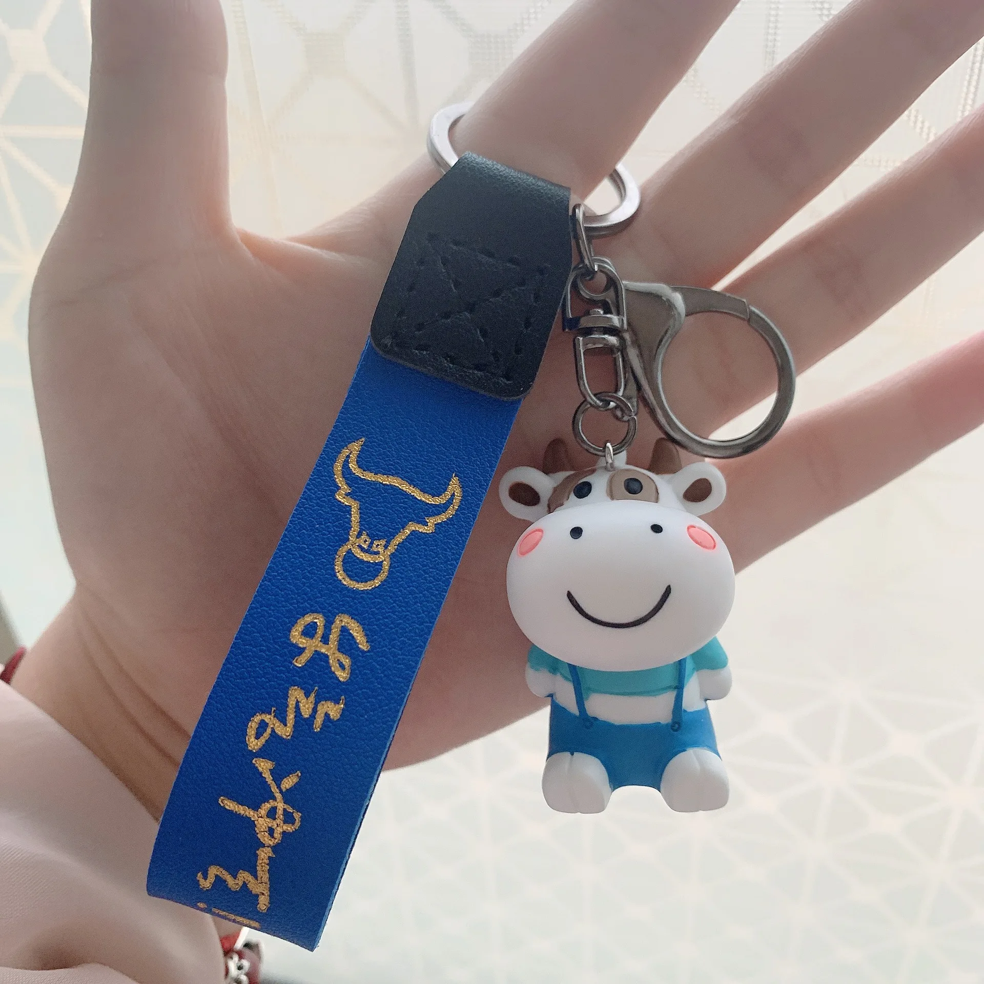 Cute Cow Doll Keychain Lovely Cartoon Dairy Lovers Car Key Chains Girl Bag Pendant Accessories Key Ring Lovers Holiday Gift Hot
Cute Cow Doll Keychain Lovely Cartoon Dairy Lovers Car Key Chains Girl Bag Pendant Accessories Key Ring Lovers Holiday Gift Hot