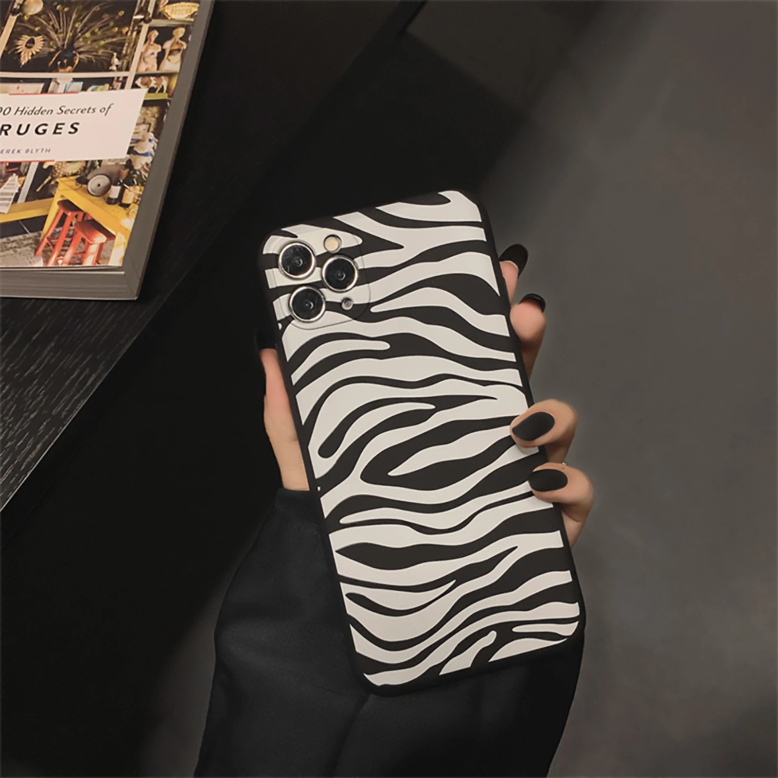 Black White Stripes Phone Case Cover for Iphone 12 Pro Max X XR XS MAX 6 7 8 Plus 11 Pro MAX
Black White Stripes Phone Case Cover for Iphone 12 Pro Max X XR XS MAX 6 7 8 Plus 11 Pro MAX