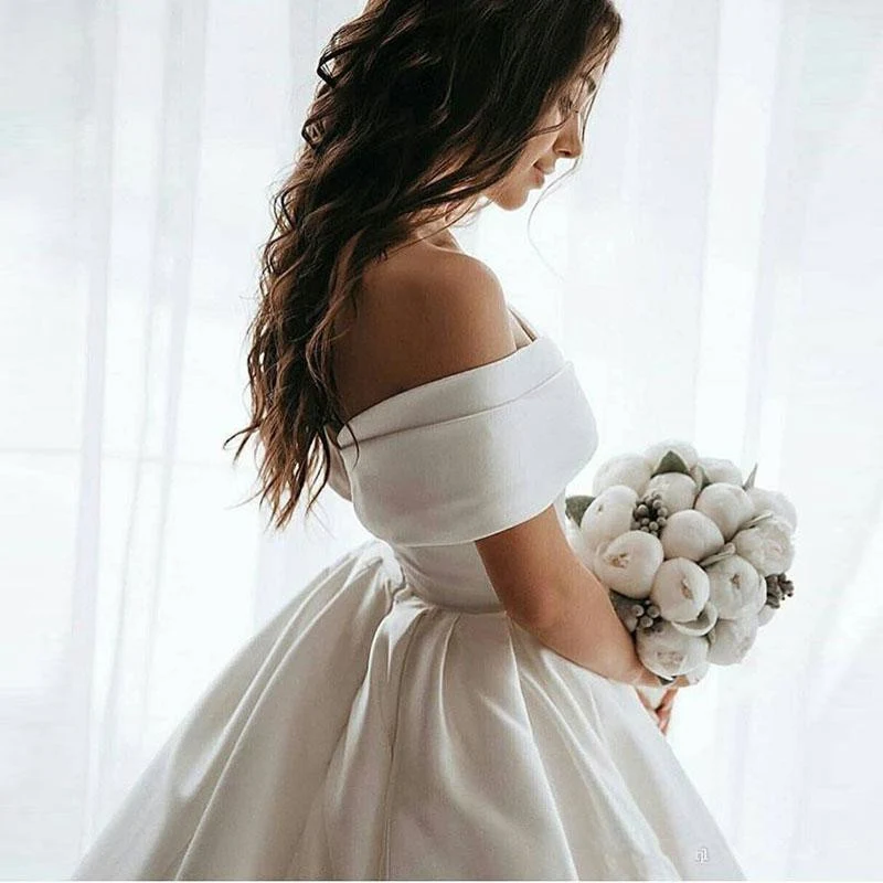 Elegant Off The Shoulder Wedding Bride Dresses Princess Wedding Dresses Satin Vintage Long Train White Lvory Wedding Ball Gown
Elegant Off The Shoulder Wedding Bride Dresses Princess Wedding Dresses Satin Vintage Long Train White Lvory Wedding Ball Gown