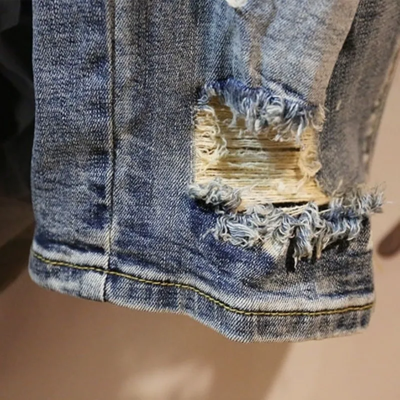 Summer Straight Knee Length Trousers Denim Shorts Mens Fashion Hole Ripped Vintage Casual Sweatpants Harajuku Men Beach Shorts
Summer Straight Knee Length Trousers Denim Shorts Mens Fashion Hole Ripped Vintage Casual Sweatpants Harajuku Men Beach Shorts