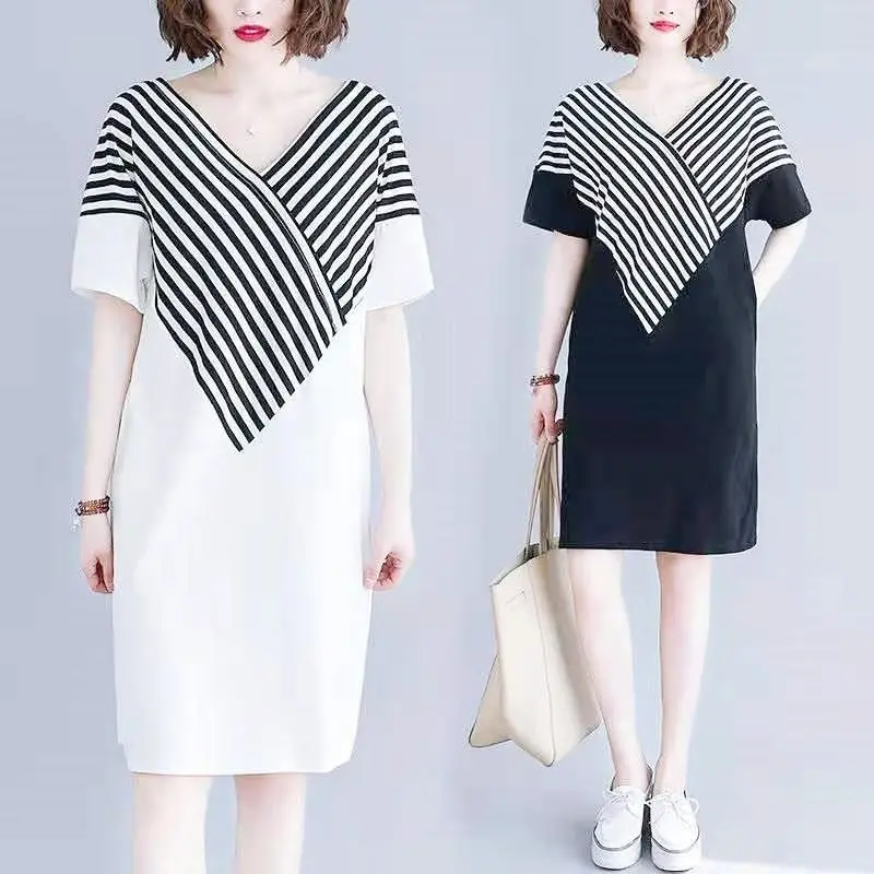 Korean Version Of The Long Short-Sleeved Striped Stitching Skirt Was Thin And Large Loose Casual V-Neck Dress
Korean Version Of The Long Short-Sleeved Striped Stitching Skirt Was Thin And Large Loose Casual V-Neck Dress