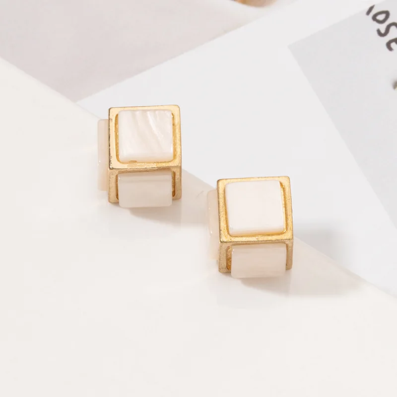 New Vintage Arrivals Korean Simple Square Shape Commute Stud Earrings For Office Lady Women's Gentle Charming Jewelry
New Vintage Arrivals Korean Simple Square Shape Commute Stud Earrings For Office Lady Women's Gentle Charming Jewelry