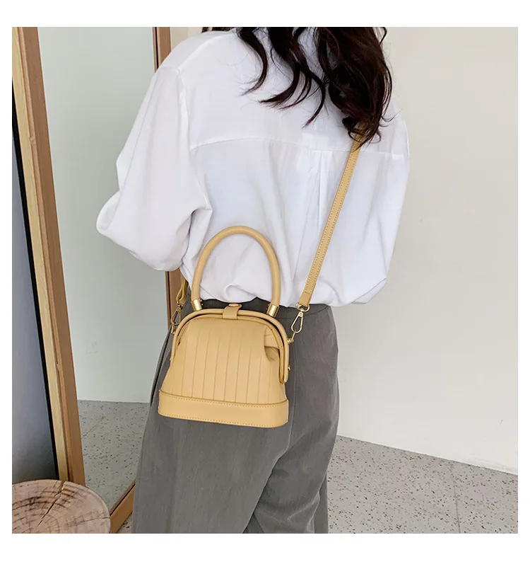 2021 New Luxury Women Handbags Travel Shopping Female Handbags Designers Stripe Crossbody Bags For Women
2021 New Luxury Women Handbags Travel Shopping Female Handbags Designers Stripe Crossbody Bags For Women