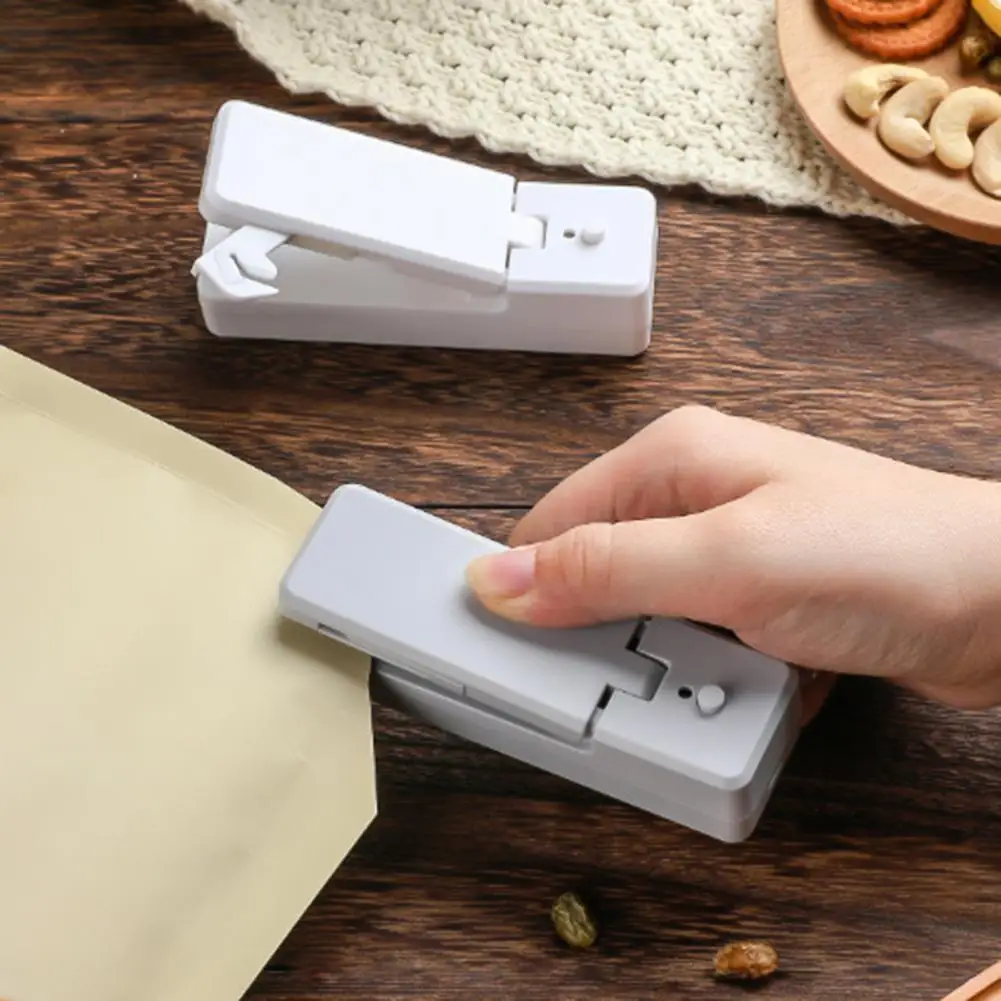 Sealing Machine USB Charging Magnetic Bottom Bag Sealer Heating Plastic Bag Sealing Machine Home Supplies
Sealing Machine USB Charging Magnetic Bottom Bag Sealer Heating Plastic Bag Sealing Machine Home Supplies