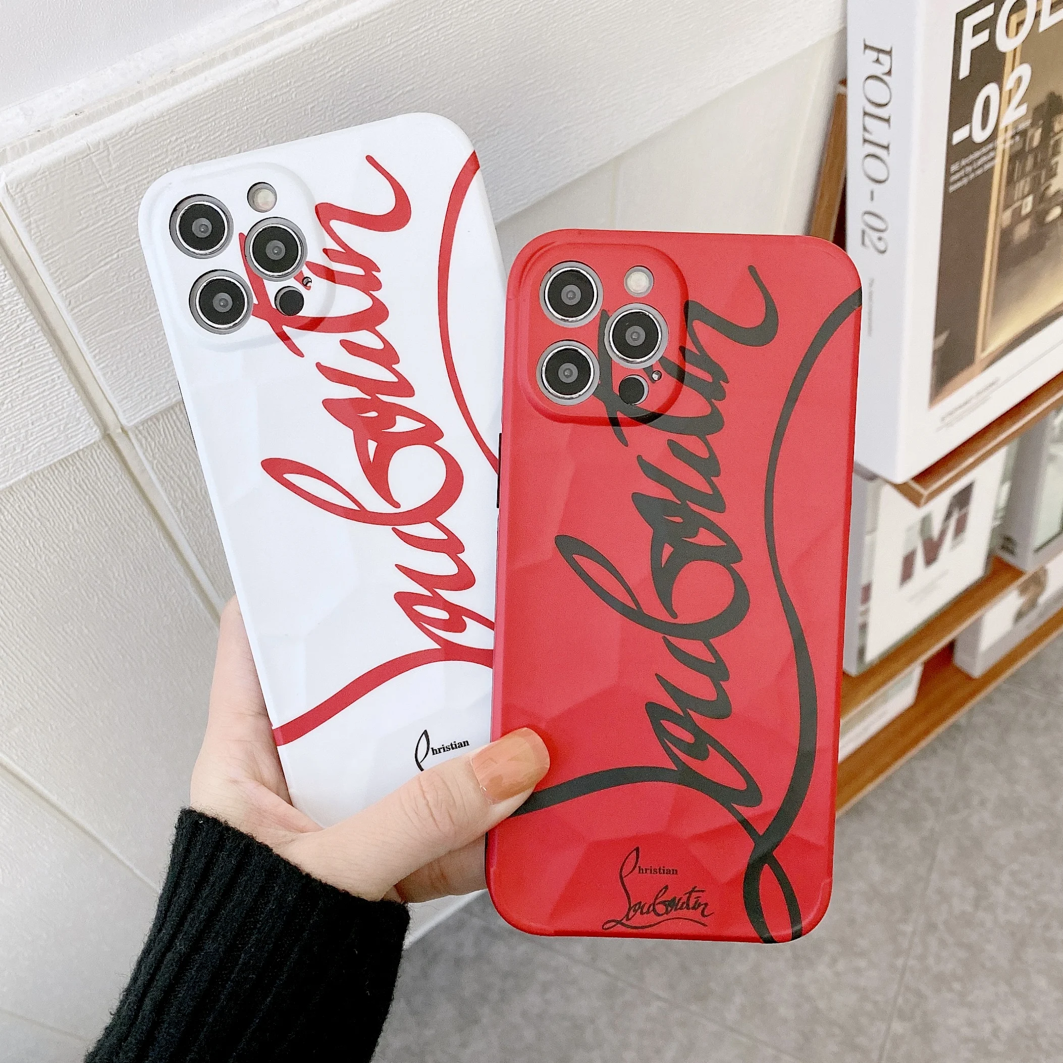 The pattern of swash letters is suitable for iPhone 11 and iPhone 12 series mobile phone cases 
The pattern of swash letters is suitable for iPhone 11 and iPhone 12 series mobile phone cases