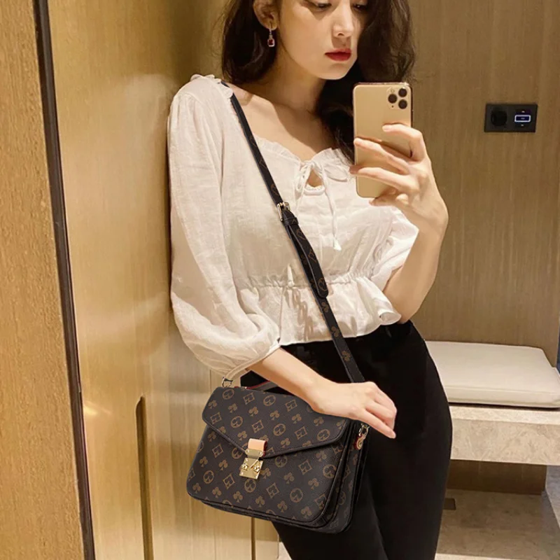 Shoulder Bags for Women 2021 New Trend Sling Crossbody Bag Luxury Vintage Fashion High Quality PVC Leather Messenger Handbags
Shoulder Bags for Women 2021 New Trend Sling Crossbody Bag Luxury Vintage Fashion High Quality PVC Leather Messenger Handbags
