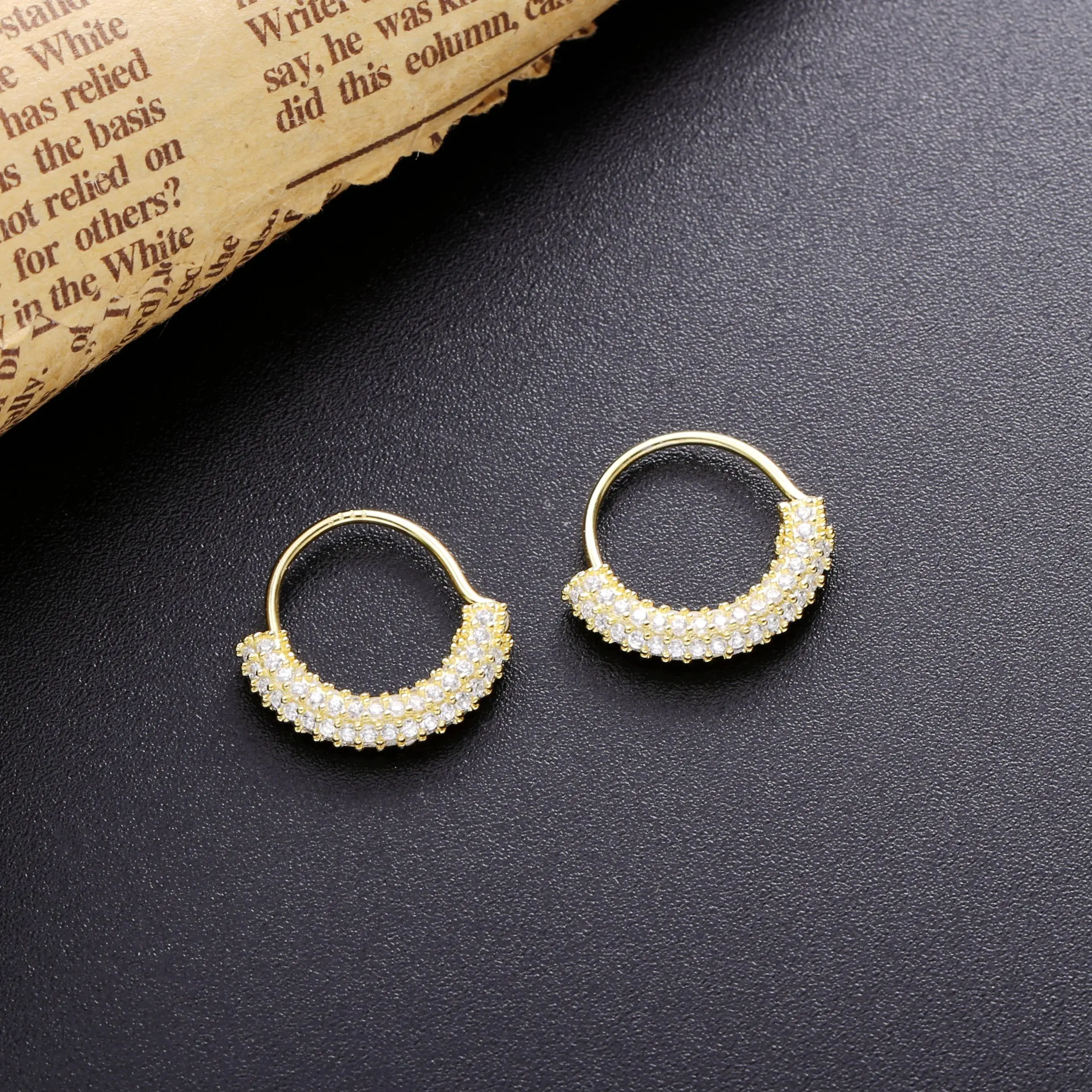 Moonmory 925 Sterling Silver Full White Zircon Stone Hoop Huggies Earring For Women Luxury Female Crystal Bijoux Brincos Jewelry
Moonmory 925 Sterling Silver Full White Zircon Stone Hoop Huggies Earring For Women Luxury Female Crystal Bijoux Brincos Jewelry