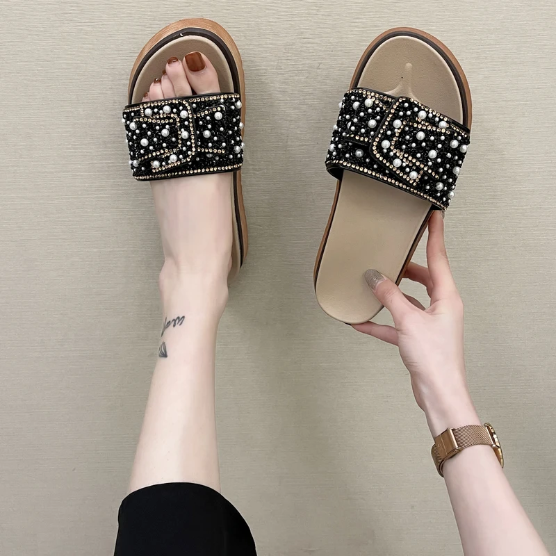 Shoes Woman 2021 Slippers Flat Med Platform Pantofle Luxury Slides Summer New Soft Designer Fabric Scandals PU Rubber Fashion
Shoes Woman 2021 Slippers Flat Med Platform Pantofle Luxury Slides Summer New Soft Designer Fabric Scandals PU Rubber Fashion