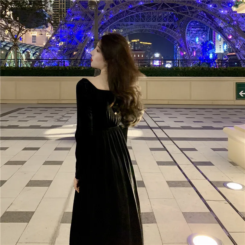 2021 Autumn Spring Women Dress Vintage Long Sleeve Japanese Style Velvet Dress for Party Chic Pleated Design Red Black Dresses
2021 Autumn Spring Women Dress Vintage Long Sleeve Japanese Style Velvet Dress for Party Chic Pleated Design Red Black Dresses