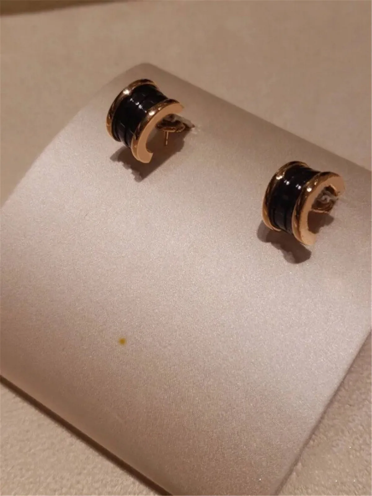 Series 925 fashionable new hot style silver double color earrings, gentleman, ladies, couples
Series 925 fashionable new hot style silver double color earrings, gentleman, ladies, couples