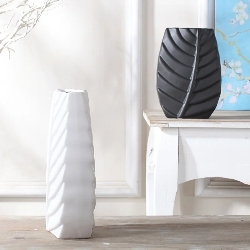 Simple and Creative Housewarming New Home Ceramics Crafts Living Room Home Decoration Leaves Model Room Decoration
Simple and Creative Housewarming New Home Ceramics Crafts Living Room Home Decoration Leaves Model Room Decoration