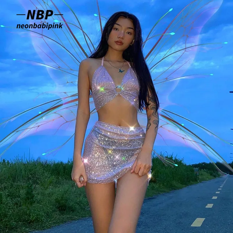 NEONBABIPINK для фотосъемки в стиле гранж с изображением Феи из двух предметов