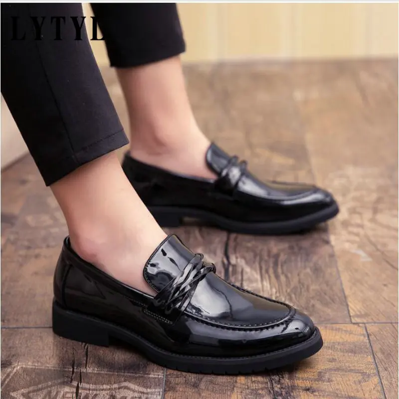 

Men British Brogue Pointed Toe shoes New White Black Wedding shoes Men Dress Leather Formal Business Party Oxfords Shoes B20-127