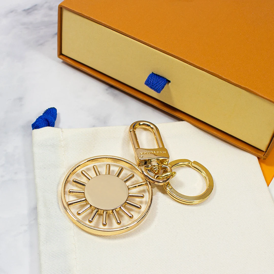 Luxury Metal Sunflower Keychain Fashion Bag Pendant Brand Car Key Accessories The Best Gift Between Creative Couples
Luxury Metal Sunflower Keychain Fashion Bag Pendant Brand Car Key Accessories The Best Gift Between Creative Couples