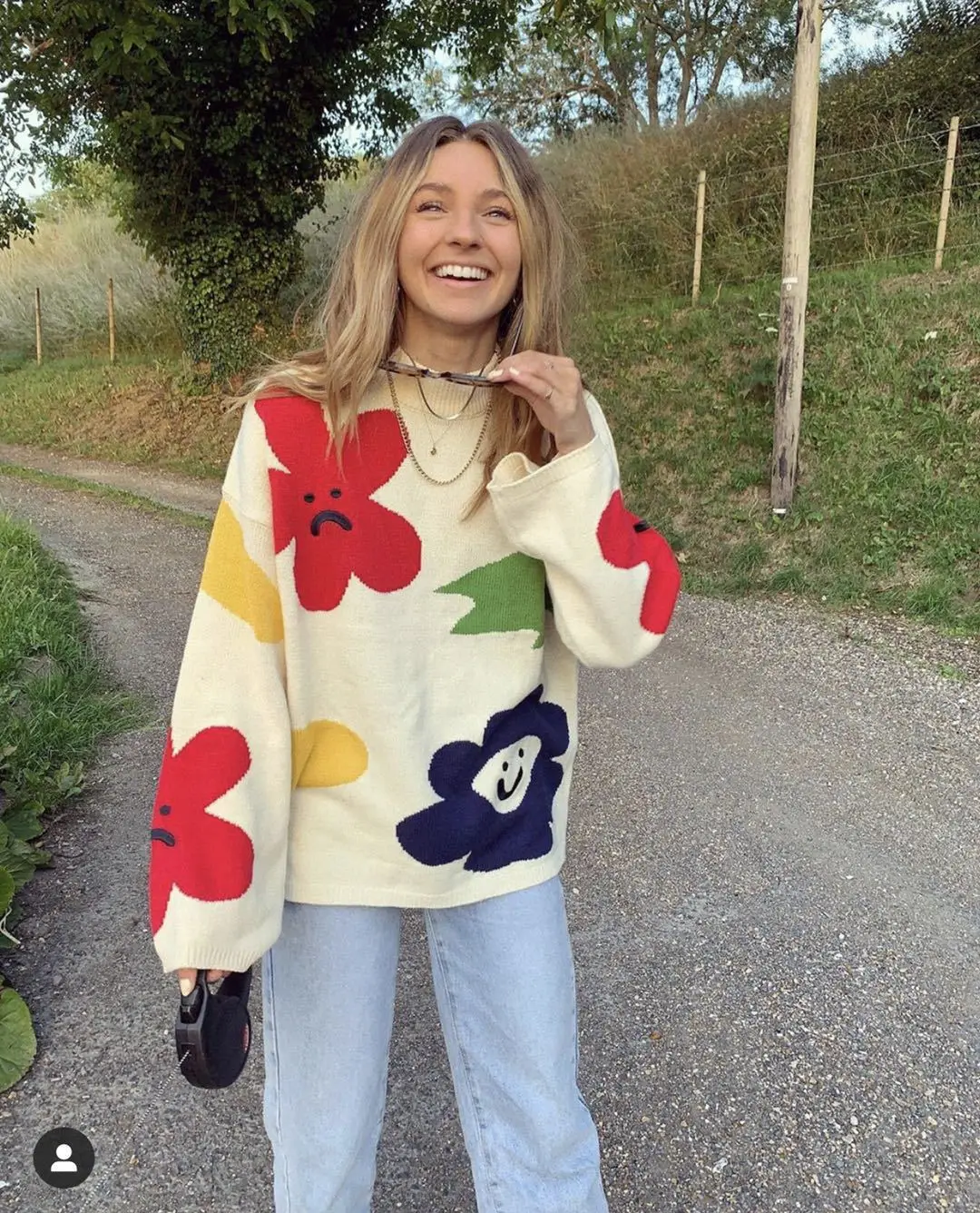 2021 New Womens Casual Long-sleeved Loose Sweater Fashion Flower Printing Round Neck Knitwear 
2021 New Womens Casual Long-sleeved Loose Sweater Fashion Flower Printing Round Neck Knitwear