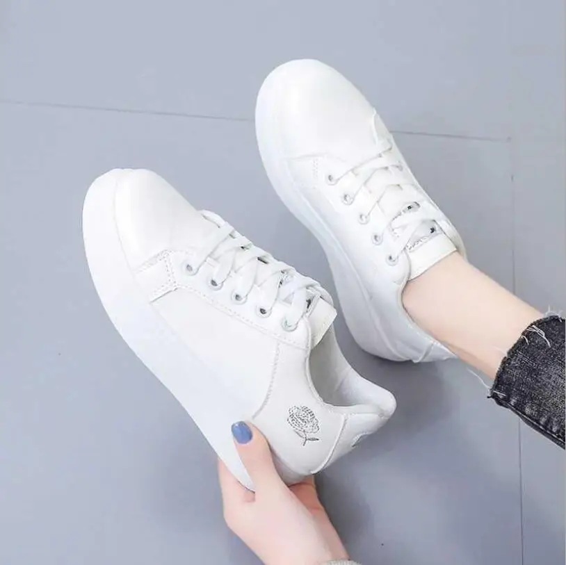 Women fashion Casual Sport Shoes Spring Autumn Women's Fashion Embroidered White Sneakers Female Breathable Flower Lace-Up Flats
Women fashion Casual Sport Shoes Spring Autumn Women's Fashion Embroidered White Sneakers Female Breathable Flower Lace-Up Flats