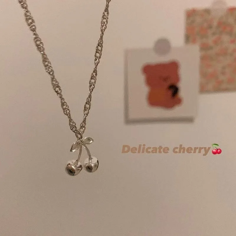 2021 New Silver Chain Fruit Cherry Elegant Minimalism Pendant Choker Necklace Korean Fashion Chic Party Jewelry Women Jewelry
2021 New Silver Chain Fruit Cherry Elegant Minimalism Pendant Choker Necklace Korean Fashion Chic Party Jewelry Women Jewelry