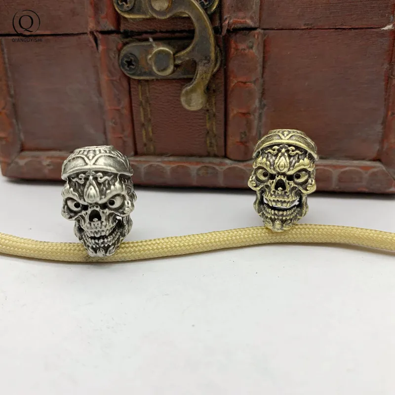 Tibet Double-Sided Skeleton Heads Knife Beads Pendant EDC Outdoot Equipment DIY Accessories Brass Skull Keychain Lanyard Hanging
Tibet Double-Sided Skeleton Heads Knife Beads Pendant EDC Outdoot Equipment DIY Accessories Brass Skull Keychain Lanyard Hanging