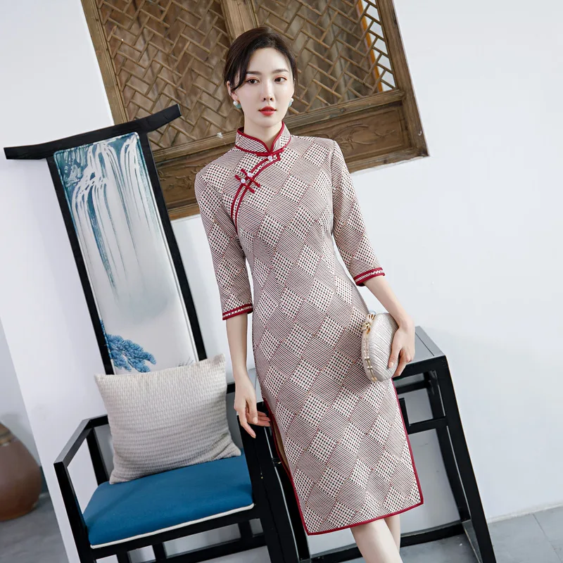 Women Traditional Chinese Retro Qipao Oriental Elegant Print Cheongsam Suede Party Dance Costume Plus Size M-5XL
Women Traditional Chinese Retro Qipao Oriental Elegant Print Cheongsam Suede Party Dance Costume Plus Size M-5XL