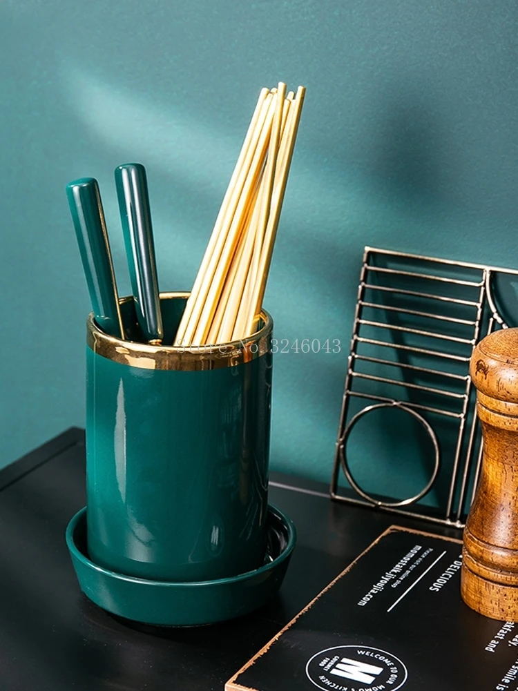 1pcs Northern European light luxury emerald chopsticks storage tube ceramic household moldproof kitchen knife fork drain cage 
1pcs Northern European light luxury emerald chopsticks storage tube ceramic household moldproof kitchen knife fork drain cage