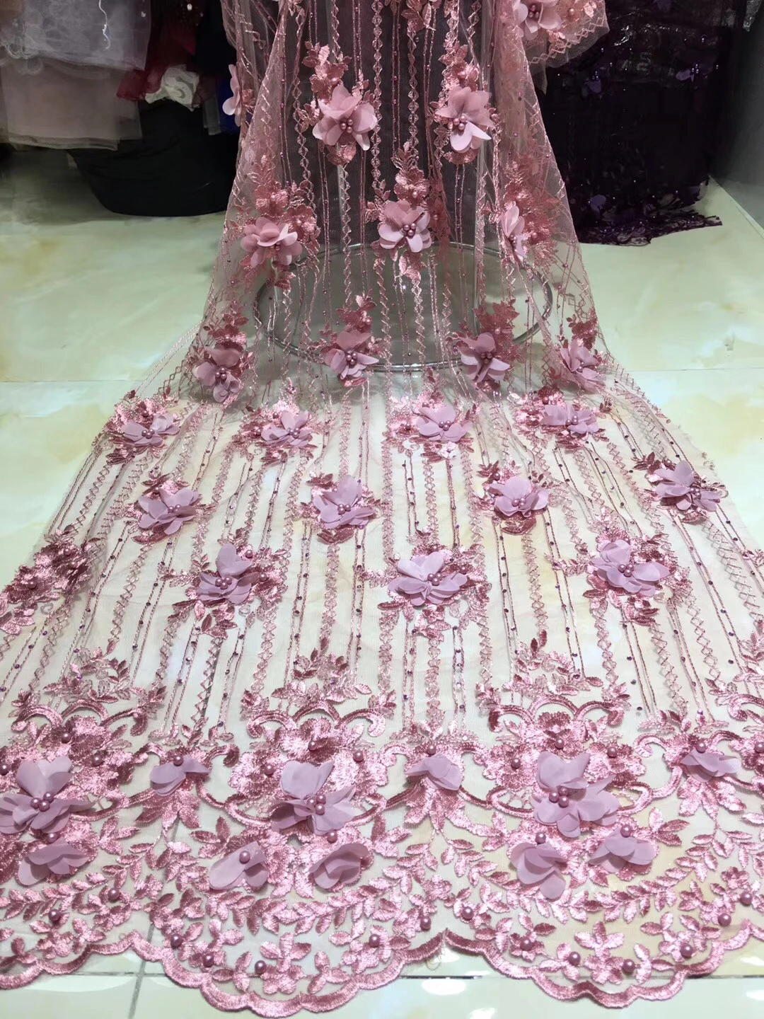 Африканская кружевная ткань высокого качества, французское кружево, вышитая тюль, кружевная ткань для свадебного платья 2020, нигерийское Свадебное кружево LH9048
Африканская кружевная ткань высокого качества, французское кружево, вышитая тюль, кружевная ткань для свадебного платья 2020, нигерийское Свадебное кружево LH9048