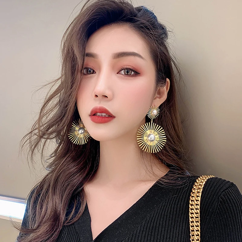 Sun Temperament Internet Influencer Pearl Large Earrings Female Fashion Exaggerated Irregular Ear Studs
Sun Temperament Internet Influencer Pearl Large Earrings Female Fashion Exaggerated Irregular Ear Studs