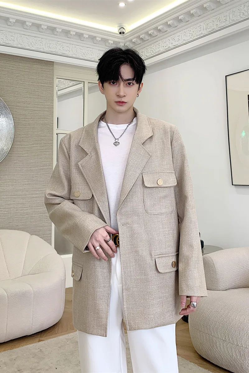 Men's coat autumn and winter 2019 new slimming fashion gold bright silk retro coat loose casual personality young men's wear
Men's coat autumn and winter 2019 new slimming fashion gold bright silk retro coat loose casual personality young men's wear