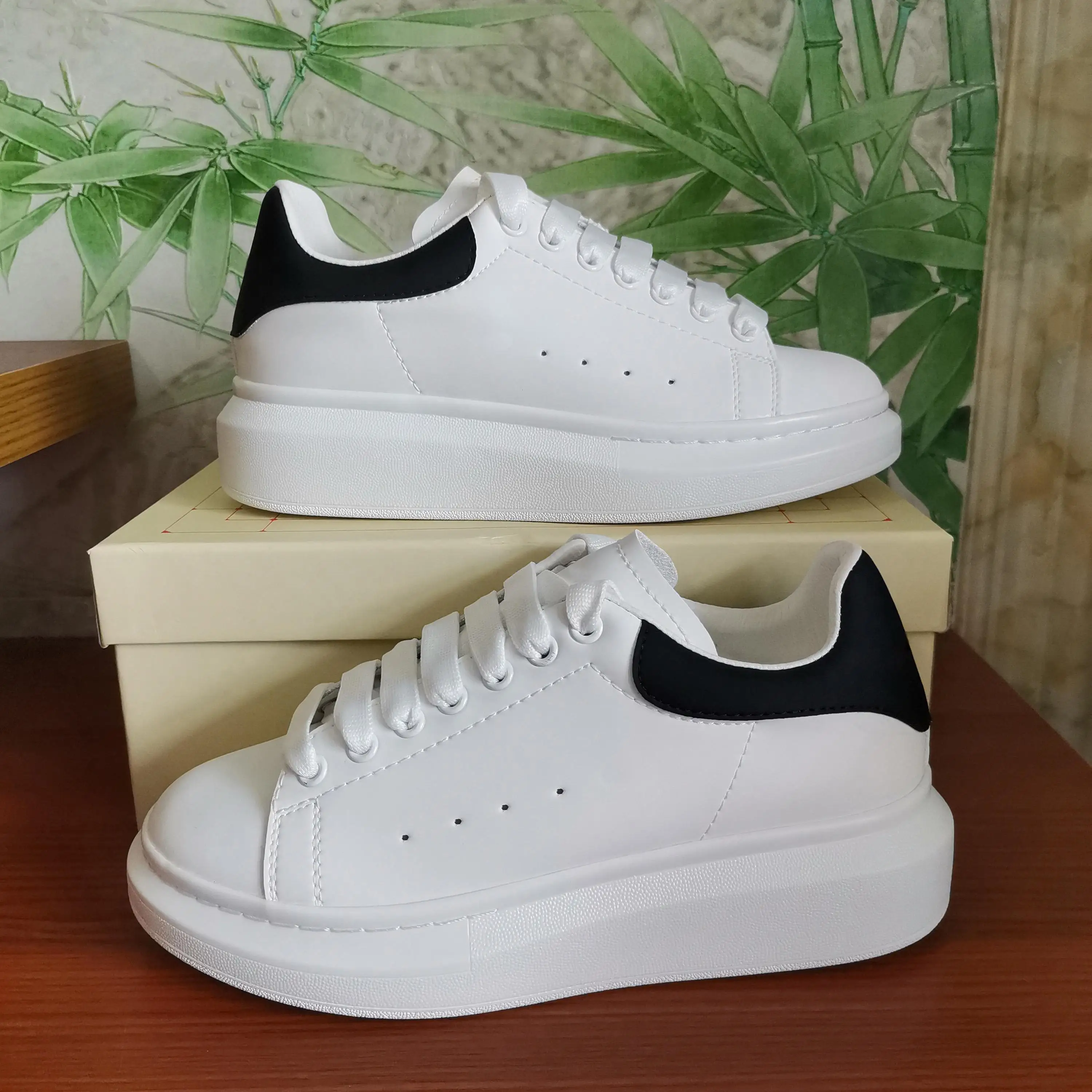 

With Box Top Quality Mens Womens Leather Casual Shoes Lace Up Comfort Pretty Men Women Trainers Daily Lifestyle Skateboarding